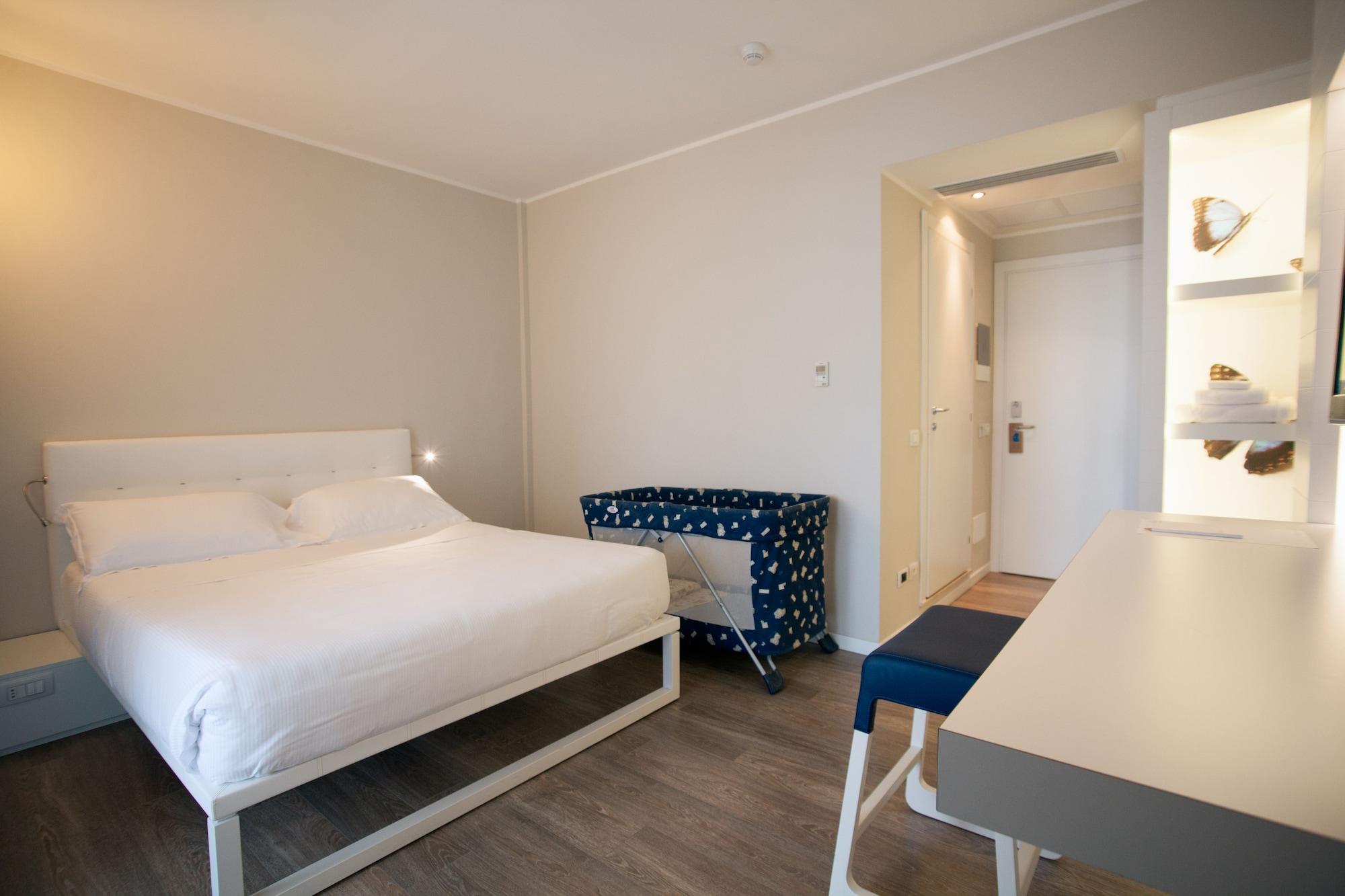 Oxygen Lifestyle Hotel Viserbella di Rimini Esterno foto