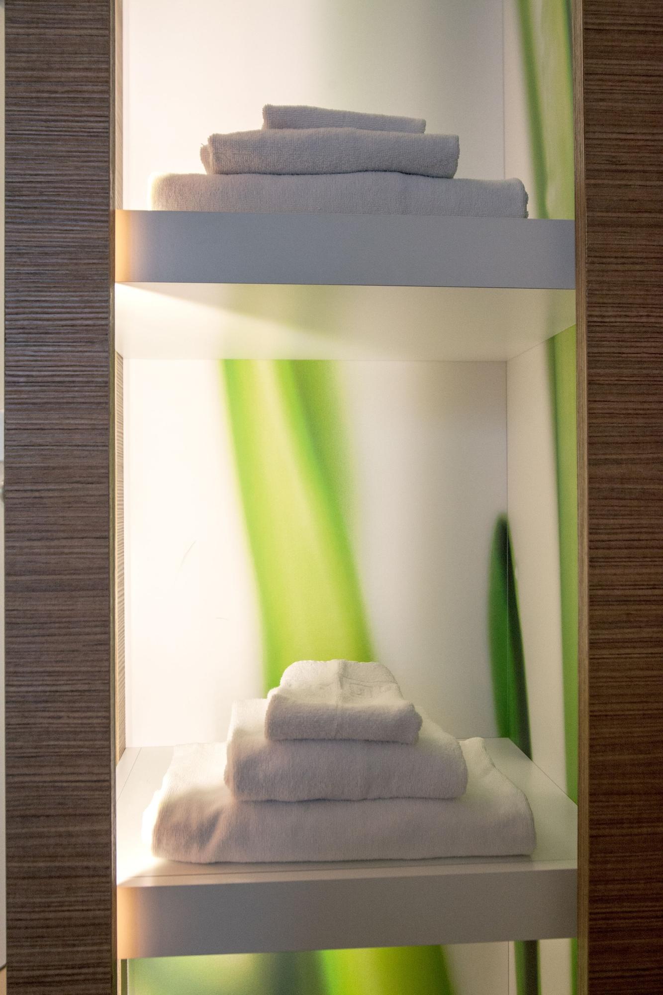 Oxygen Lifestyle Hotel Viserbella di Rimini Esterno foto