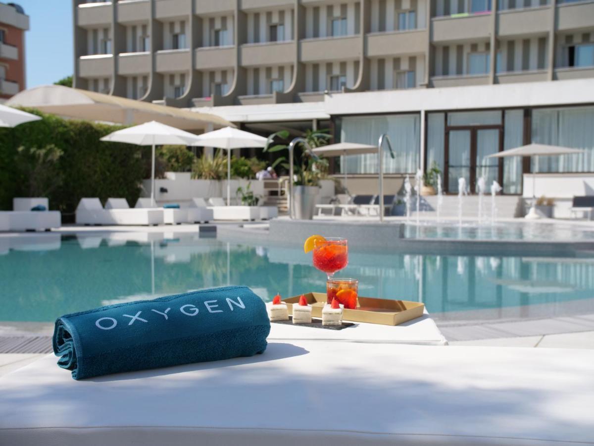 Oxygen Lifestyle Hotel Viserbella di Rimini Esterno foto