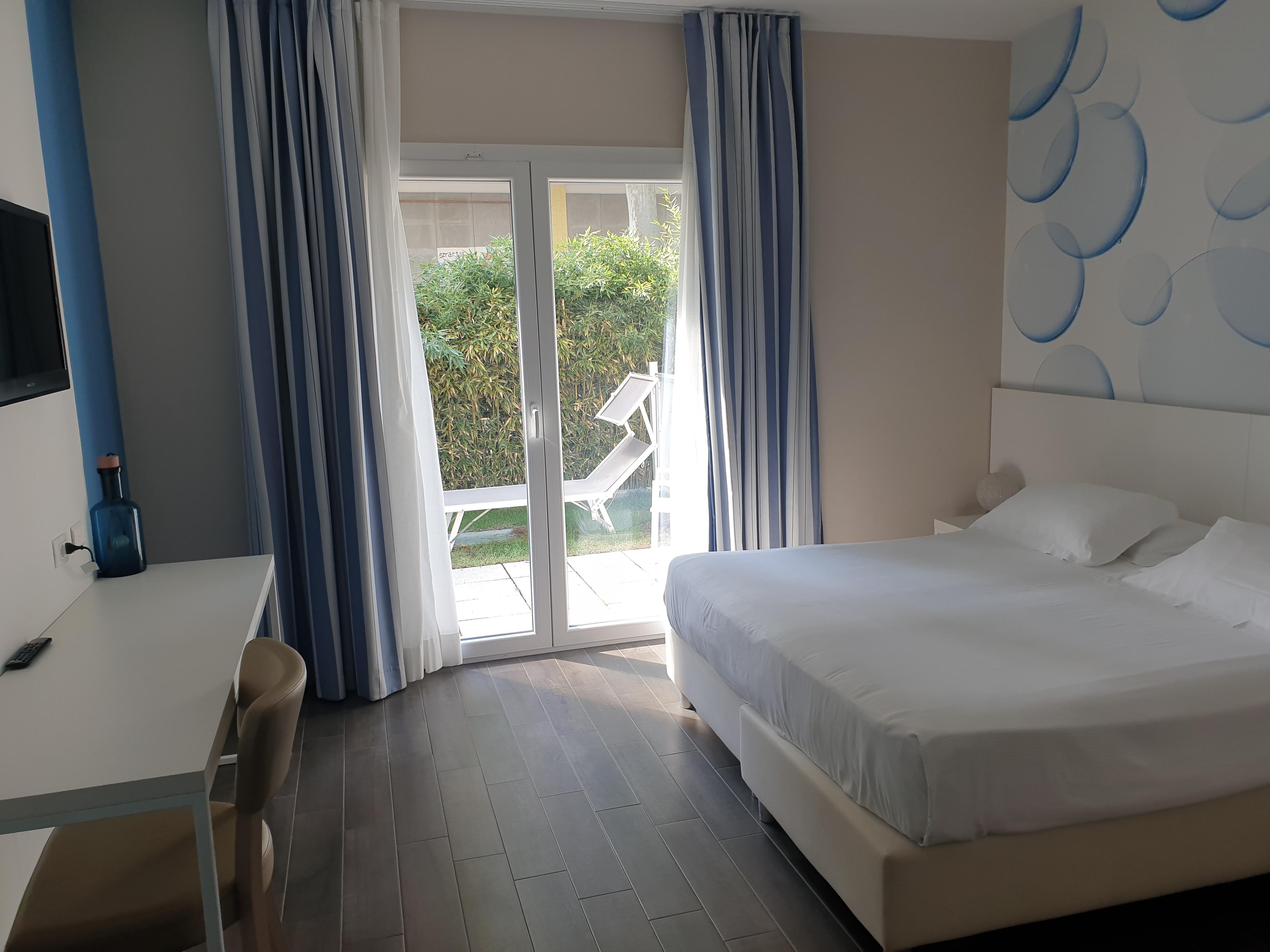 Oxygen Lifestyle Hotel Viserbella di Rimini Esterno foto
