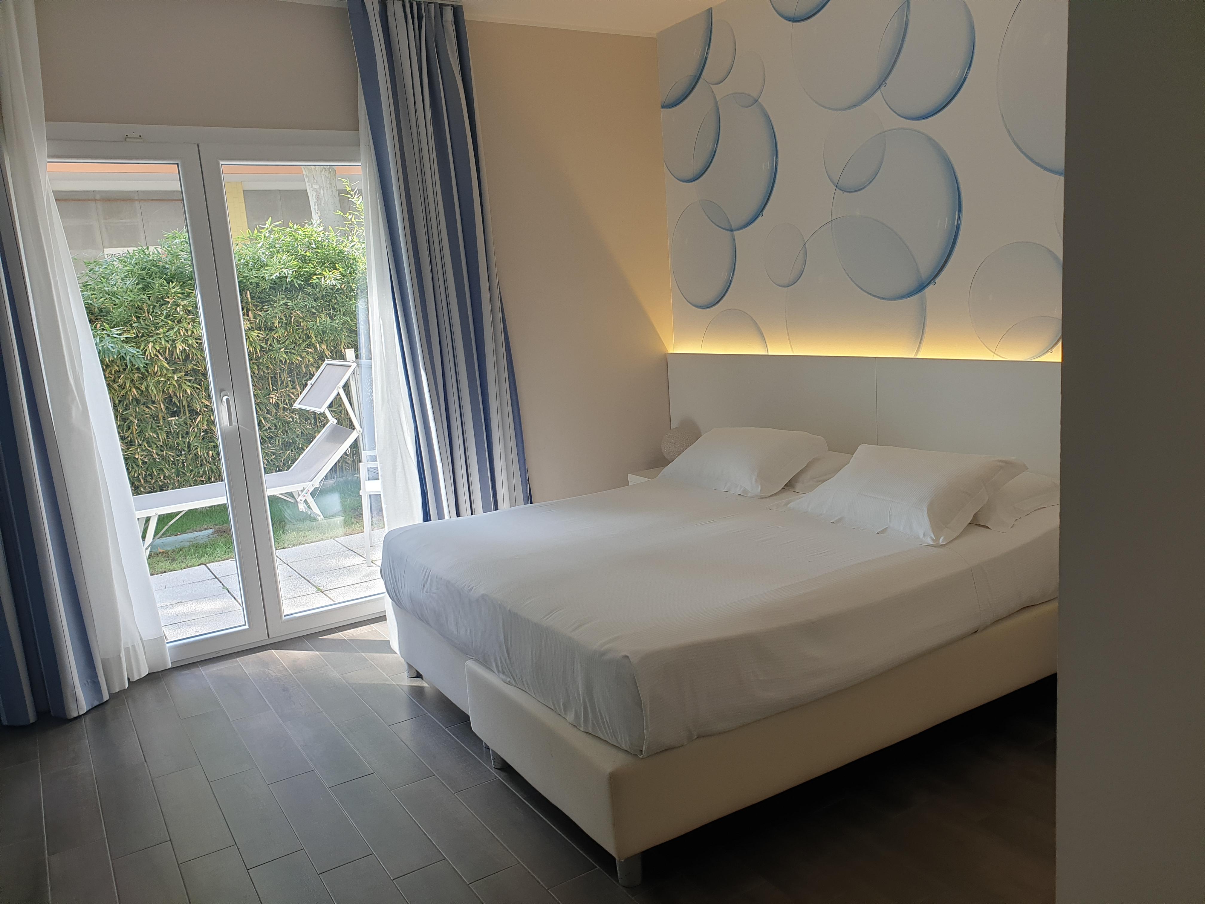 Oxygen Lifestyle Hotel Viserbella di Rimini Esterno foto