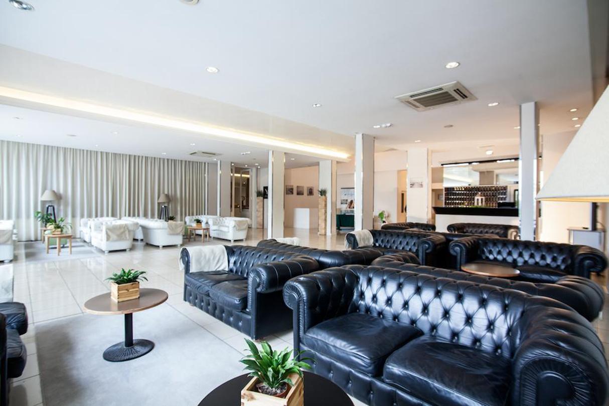 Oxygen Lifestyle Hotel Viserbella di Rimini Esterno foto