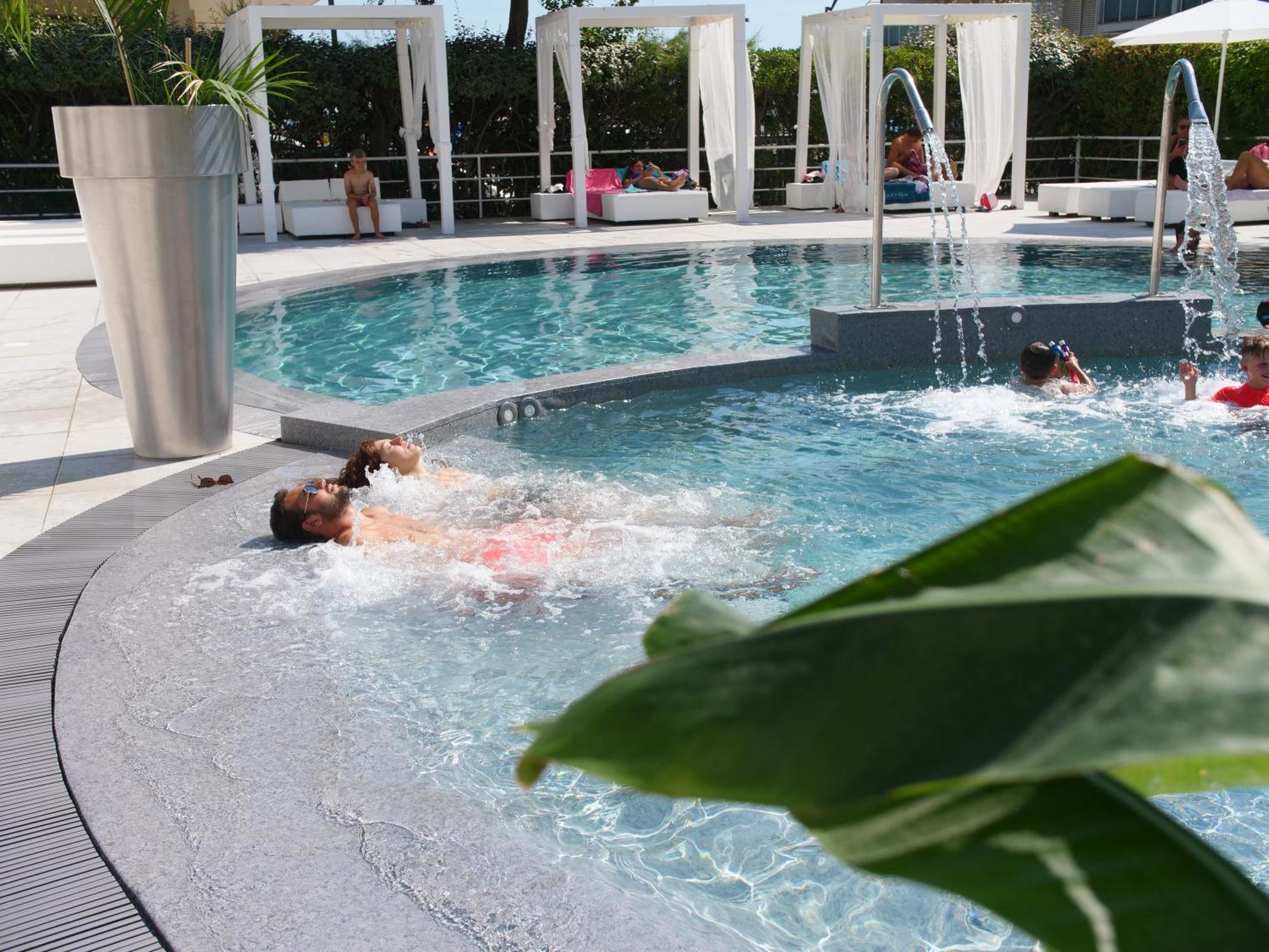 Oxygen Lifestyle Hotel Viserbella di Rimini Esterno foto