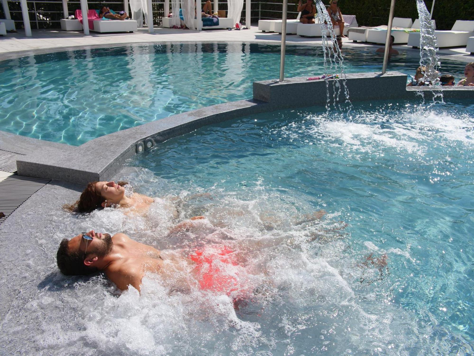 Oxygen Lifestyle Hotel Viserbella di Rimini Esterno foto