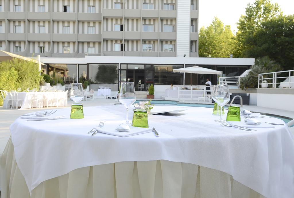 Oxygen Lifestyle Hotel Viserbella di Rimini Esterno foto